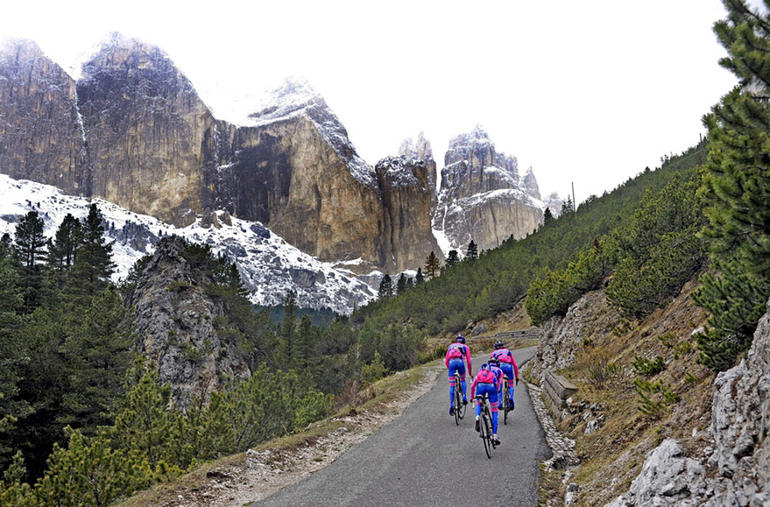 Giro-d'Italia-Val-di-Fassa