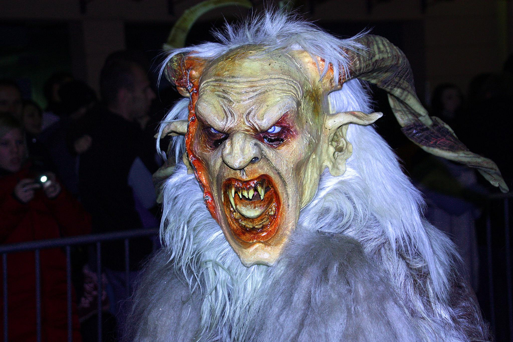 Sfilata-dei-krampus-pozza-di-fassa